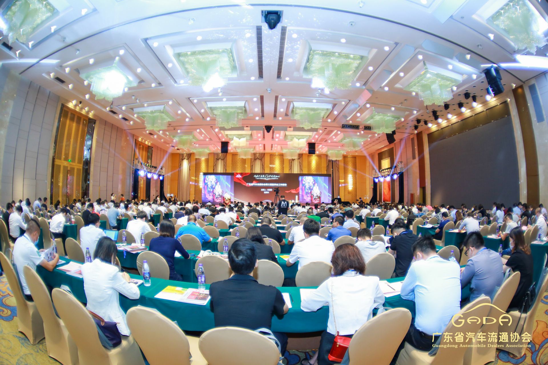 喜报丨乐鱼官网手机网页版-乐鱼(中国)“包揽”省汽车流通行业颁奖礼53项大奖(图1)